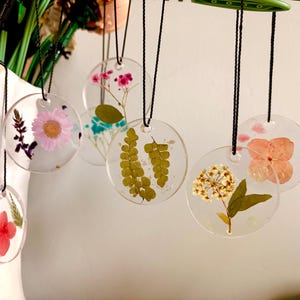 Handmade Pressed Flower Resin Ornament: Customizable Holiday Decor